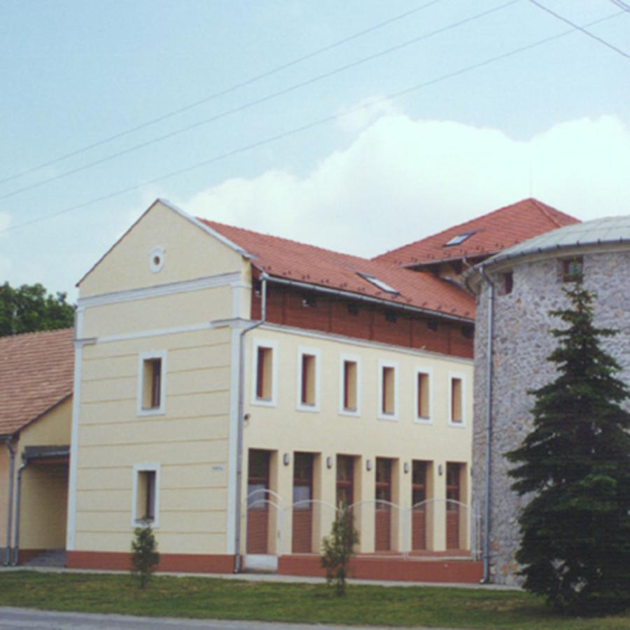 Vaskút iskola