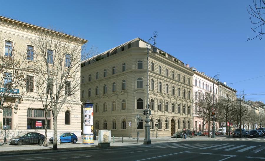 Andrássy út tetőszint társasház